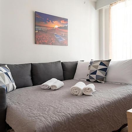 Entire Apt, 3Rd Floor, 1 Bedroom Ateny Zewnętrze zdjęcie
