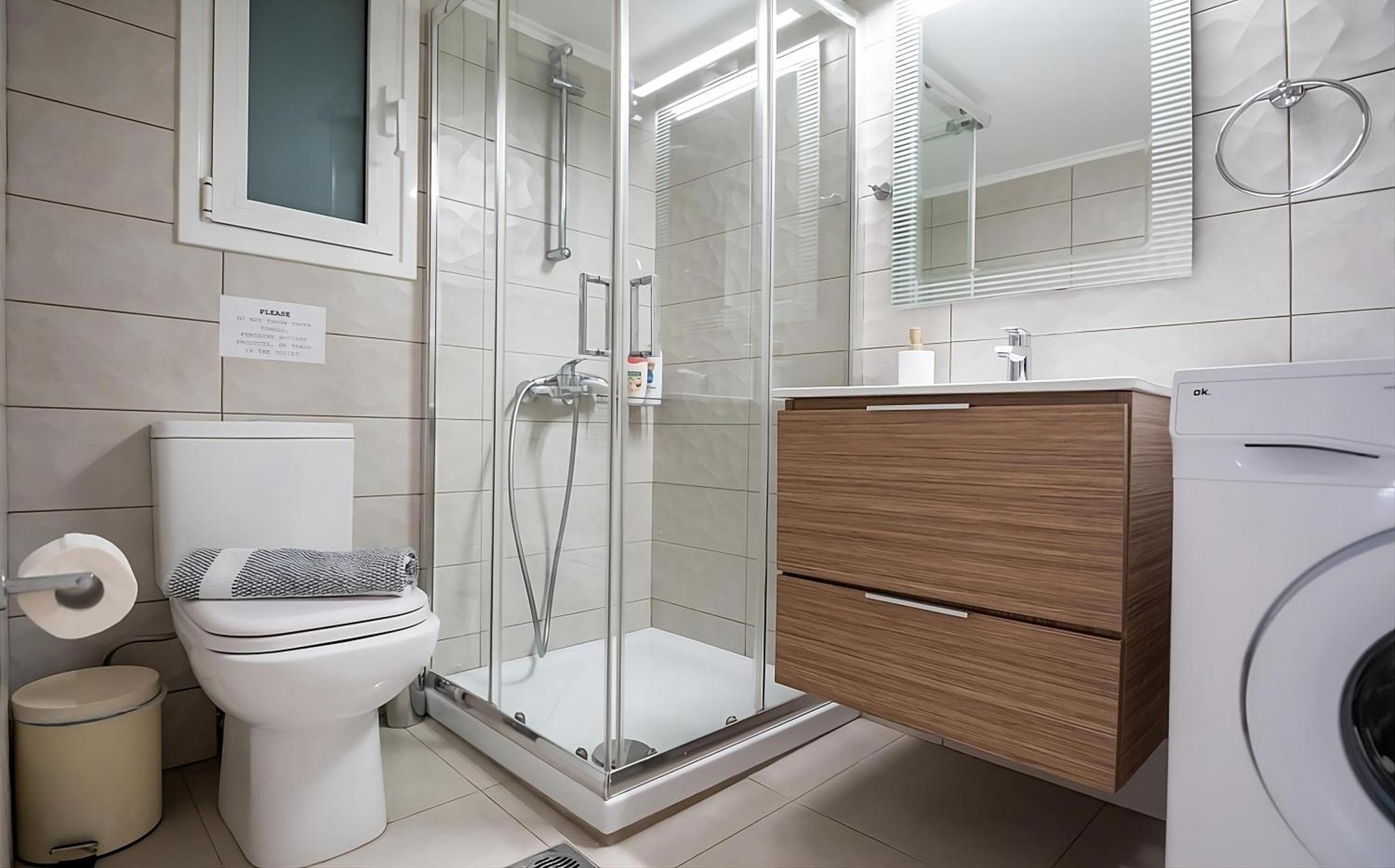 Entire Apt, 3Rd Floor, 1 Bedroom Ateny Zewnętrze zdjęcie