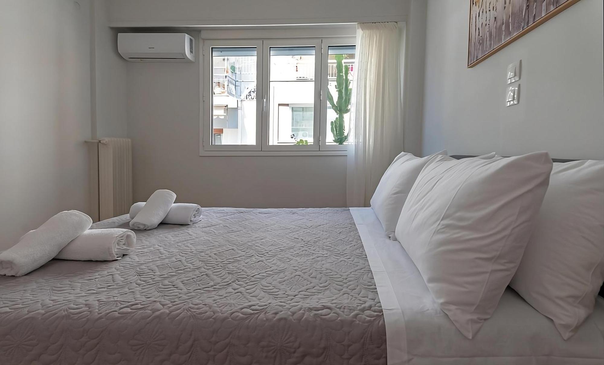 Entire Apt, 3Rd Floor, 1 Bedroom Ateny Zewnętrze zdjęcie